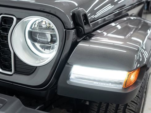 Used 2025 Jeep Wrangler Unlimited Sahara w/ Safety Group AWD/4WD image 39