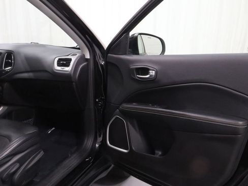 Certified 2019 Jeep Compass Latitude w/ Cold Weather Group AWD/4WD image 11