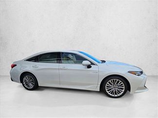 Used 2019 Toyota Avalon Limited w/ Advanced Safety Package video 4
