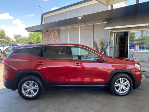Used 2018 GMC Terrain SLE FWD image 3