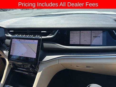 Used 2023 Jeep Grand Cherokee L Limited w/ Luxury Tech Group II AWD/4WD image 17
