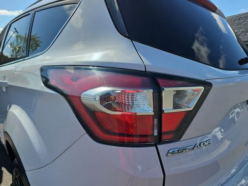 Used 2018 Ford Escape SE FWD image 37