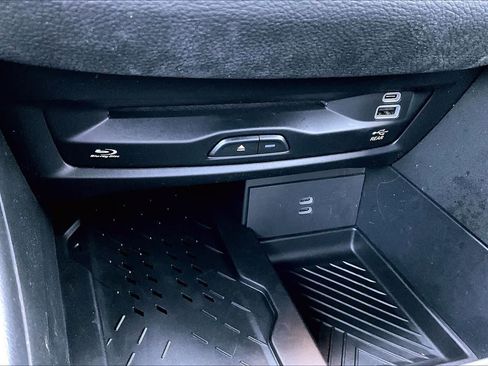 Used 2026 Chrysler Pacifica Limited w/ Uconnect Theater Family Group FWD image 34