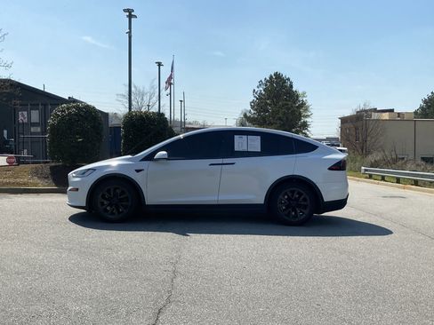 Used 2022 Tesla Model X Plaid image 14