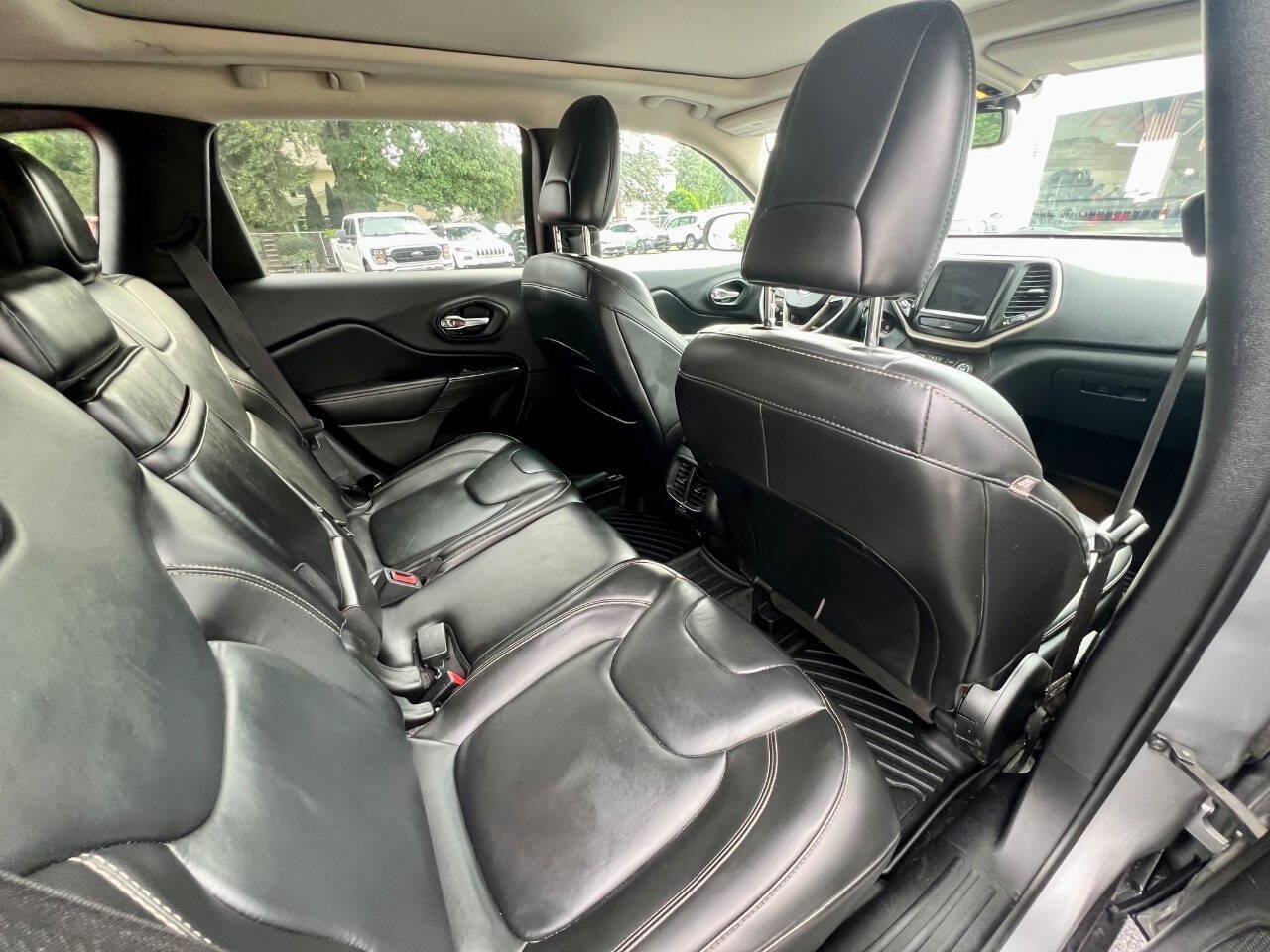 Used 2016 Jeep Cherokee Limited AWD/4WD image 12