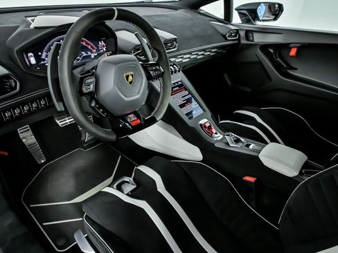 Used 2022 Lamborghini Huracan STO RWD image 21