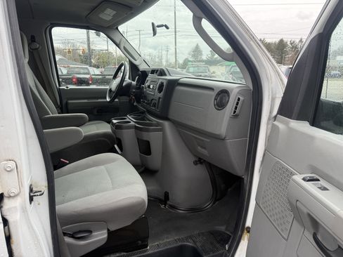 Used 2011 Ford E-350 and Econoline 350 XLT image 10