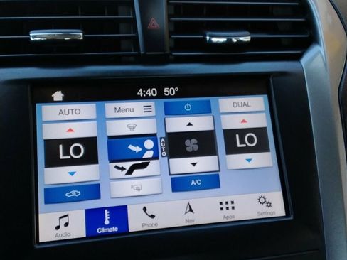 Used 2019 Ford Fusion SE FWD image 16