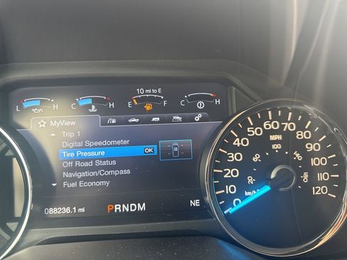 Used 2017 Ford F150 Platinum image 14