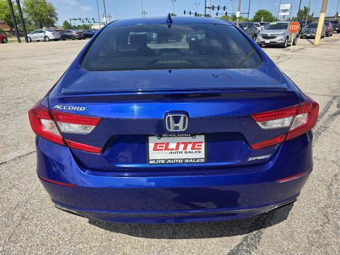 Used 2018 Honda Accord Sport image 6