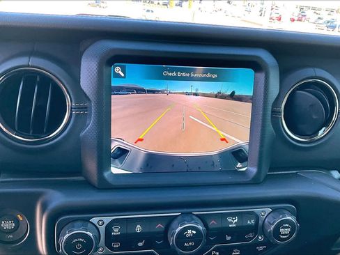 Certified 2023 Jeep Gladiator Overland image 45