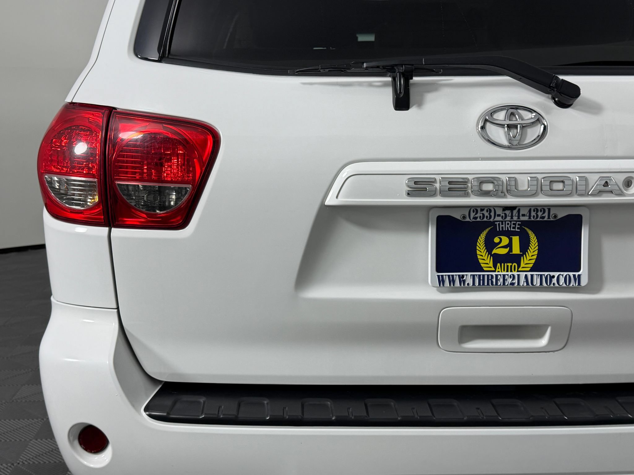Used 2016 Toyota Sequoia SR5 AWD/4WD image 32