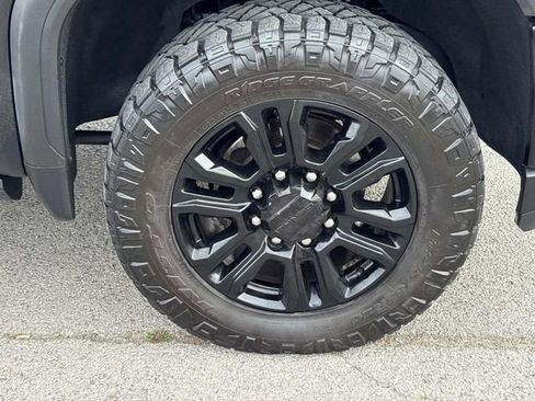 Used 2021 GMC Sierra 2500 Denali w/ Denali Black Diamond Edition AWD/4WD image 9