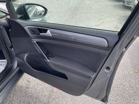 Used 2018 Volkswagen Golf S FWD image 26