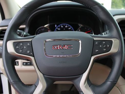 Used 2022 GMC Acadia Denali w/ Denali Technology Package FWD image 15
