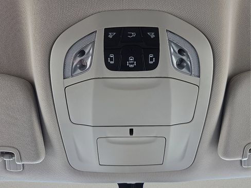 Used 2024 Chrysler Pacifica Touring-L FWD image 22