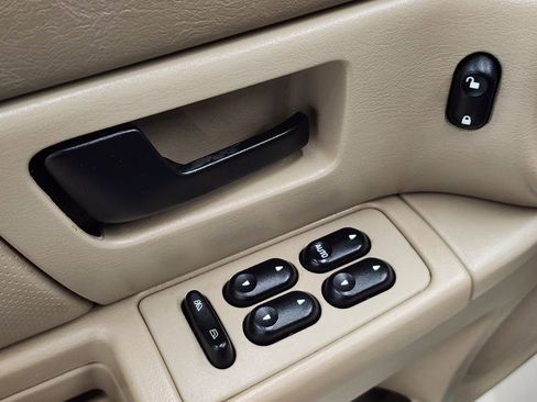 Used 2004 Ford Taurus SE image 12