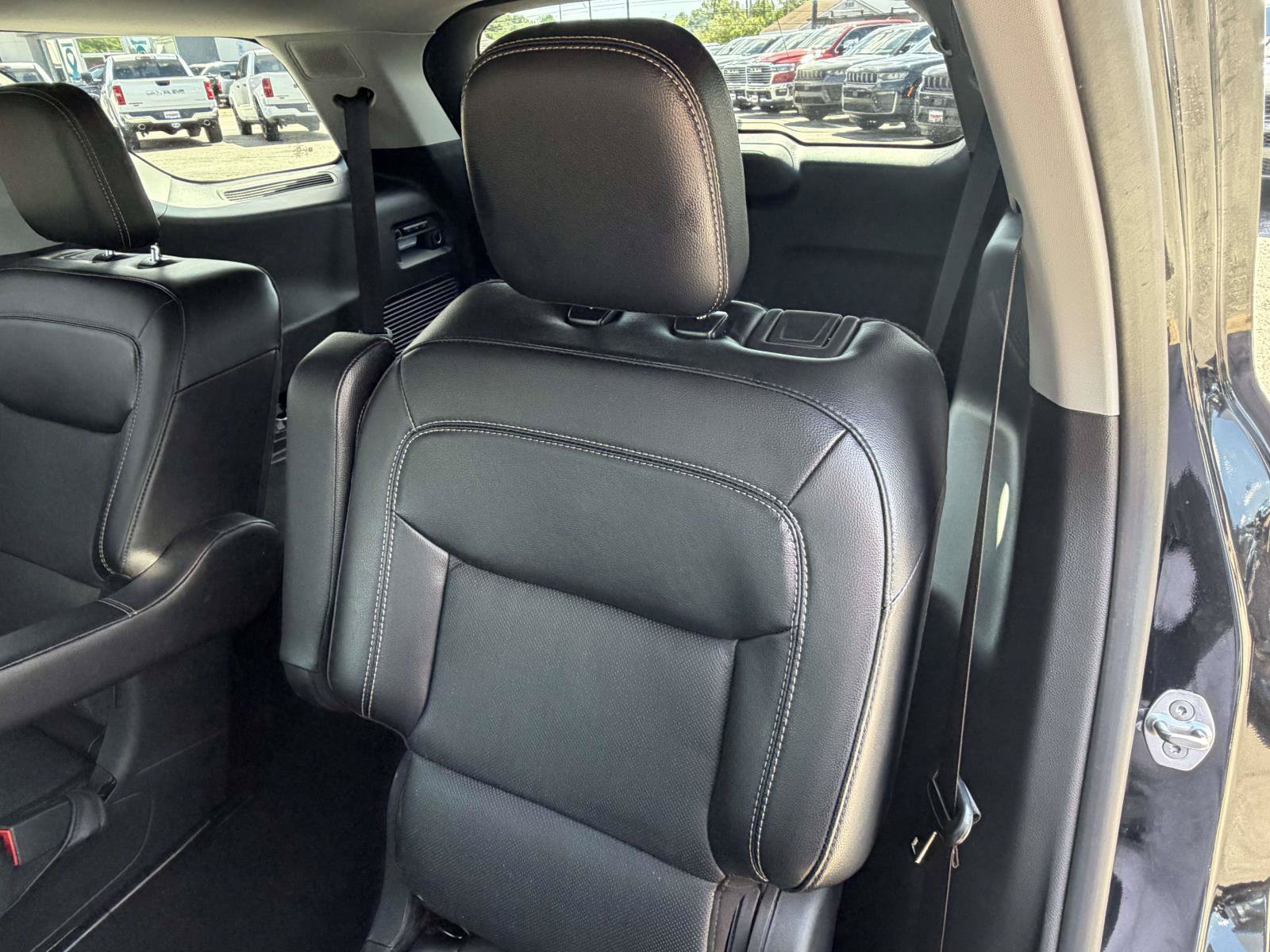 Used 2022 Ford Explorer Limited w/ Equipment Group 301A AWD/4WD image 29