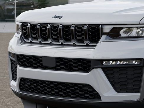 New 2026 Jeep Grand Cherokee Limited RWD image 11