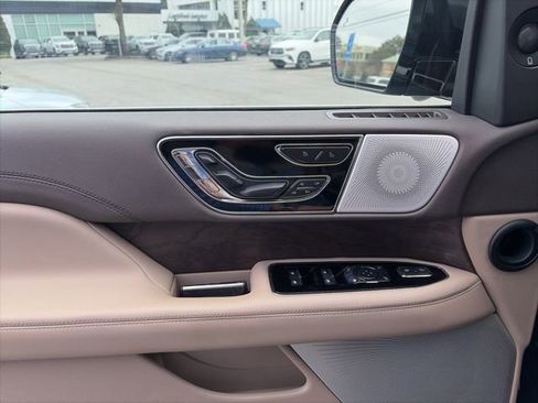 Used 2023 Lincoln Navigator Reserve image 12