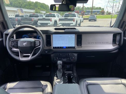 Used 2025 Ford Bronco Outer Banks AWD/4WD image 15