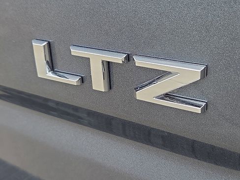 Used 2022 Chevrolet Silverado 1500 LTZ w/ LTZ Premium Package image 9