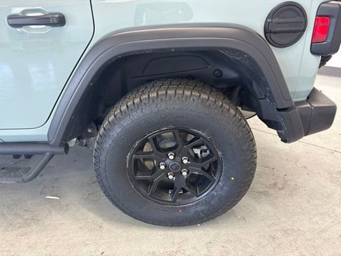 Used 2024 Jeep Wrangler Unlimited AWD/4WD image 9