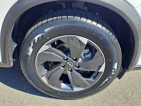 Used 2024 Nissan Rogue SV AWD/4WD image 8