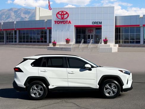 Used 2024 Toyota RAV4 LE AWD/4WD image 3