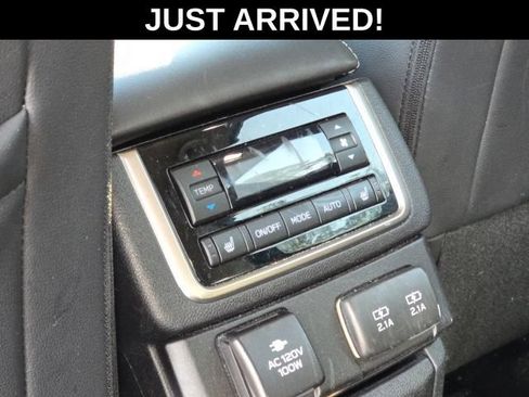 Used 2022 Subaru Ascent Touring w/ Popular Package #2A AWD/4WD image 12