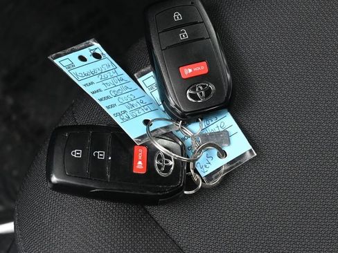 Used 2024 Toyota Corolla Cross LE FWD image 18