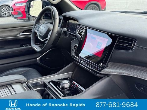 Used 2024 Jeep Wagoneer L Series II image 5