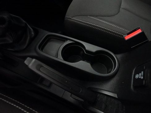 Used 2017 Jeep Wrangler Sahara w/ Connectivity Group image 15