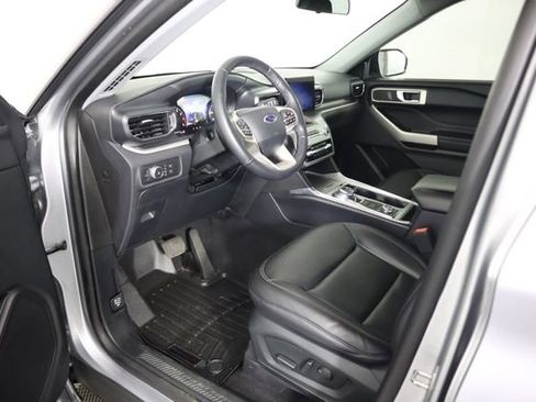 Certified 2020 Ford Explorer XLT w/ Equipment Group 202A AWD/4WD image 27