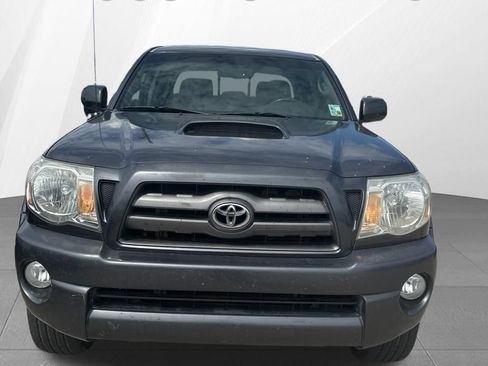 Used 2010 Toyota Tacoma PreRunner image 2