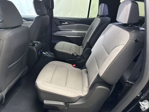 Used 2025 Chevrolet Traverse LT FWD image 12