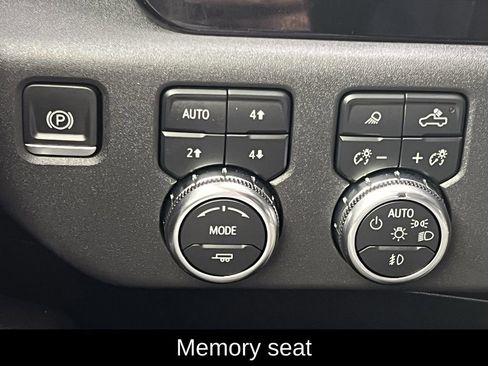 Used 2022 GMC Sierra 1500 SLT w/ SLT Convenience Package image 25