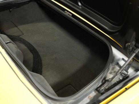 Used 2005 Chevrolet Corvette Convertible w/ Performance Handling Package image 40