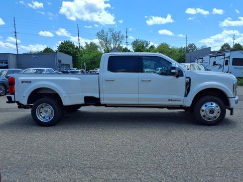 Used 2025 Ford F450 Platinum w/ Platinum Plus Package image 6