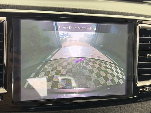 Used 2023 Chrysler Pacifica Touring-L FWD image 19
