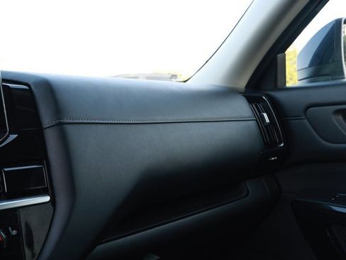 Used 2024 Nissan Pathfinder SV FWD image 26