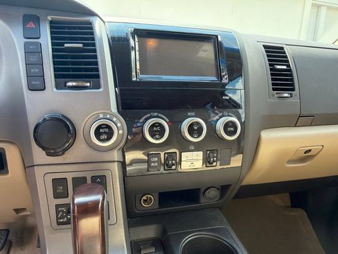 Used 2011 Toyota Sequoia Platinum RWD image 18