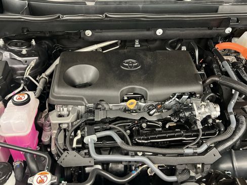Used 2025 Toyota RAV4 XLE AWD/4WD image 27