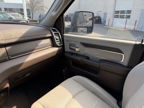 Certified 2025 RAM 2500 Laramie AWD/4WD image 19