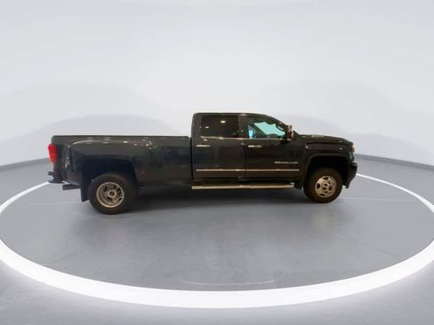 Used 2018 GMC Sierra 3500 Denali w/ Duramax Plus Package AWD/4WD image 9