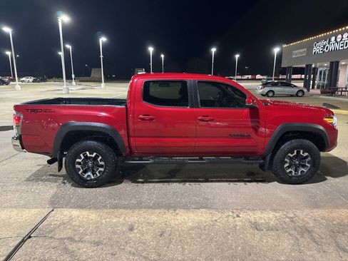Used 2022 Toyota Tacoma TRD Off-Road image 6