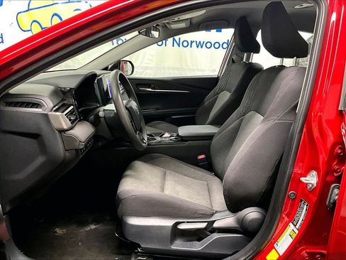 Used 2025 Toyota Camry LE FWD image 10