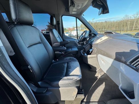 Used 2018 Ford Transit 150 XLT image 16