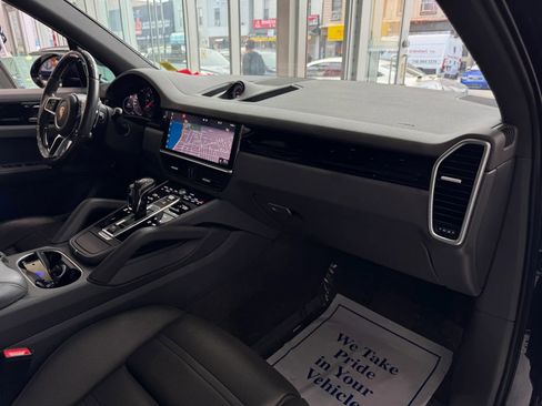 Used 2019 Porsche Cayenne S image 31