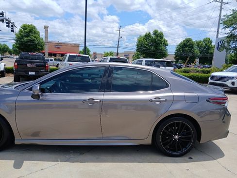 Used 2021 Toyota Camry XSE FWD image 3